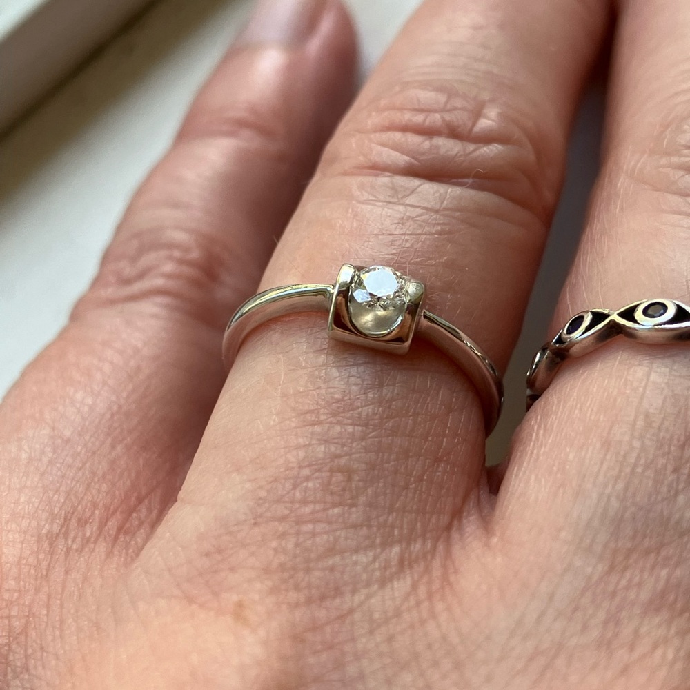 18kt White Gold Diamond tensor Ring 5.5 size